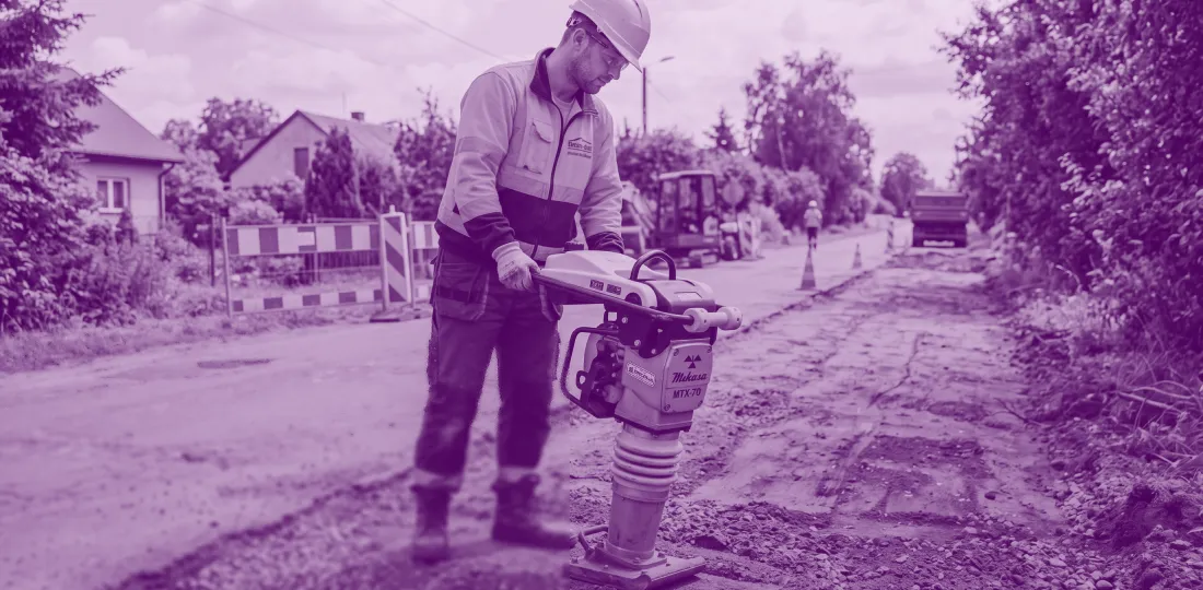 Prace drogowe z użyciem ciężkiego sprzętu budowlanego